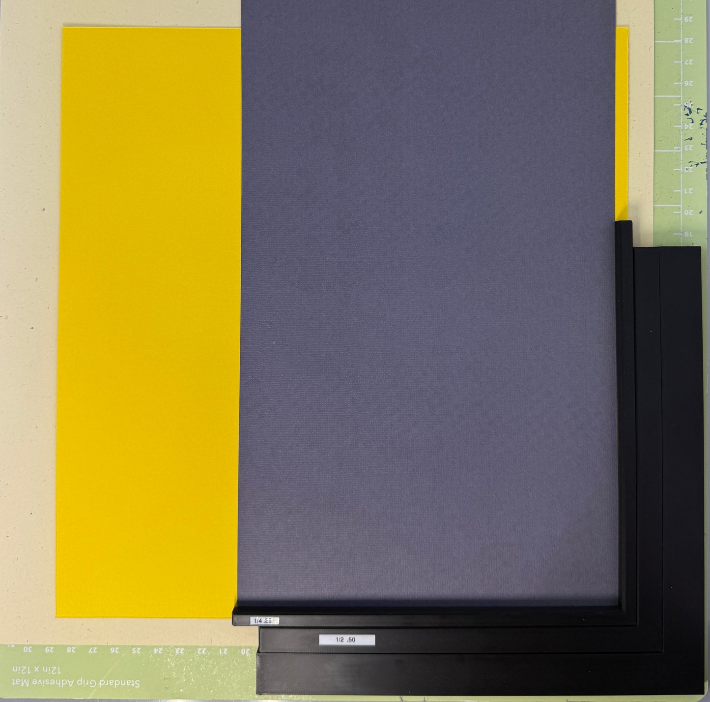 Paper Layering Guide for Scrapbooking – Precision Photo Matting & Alignment Tool