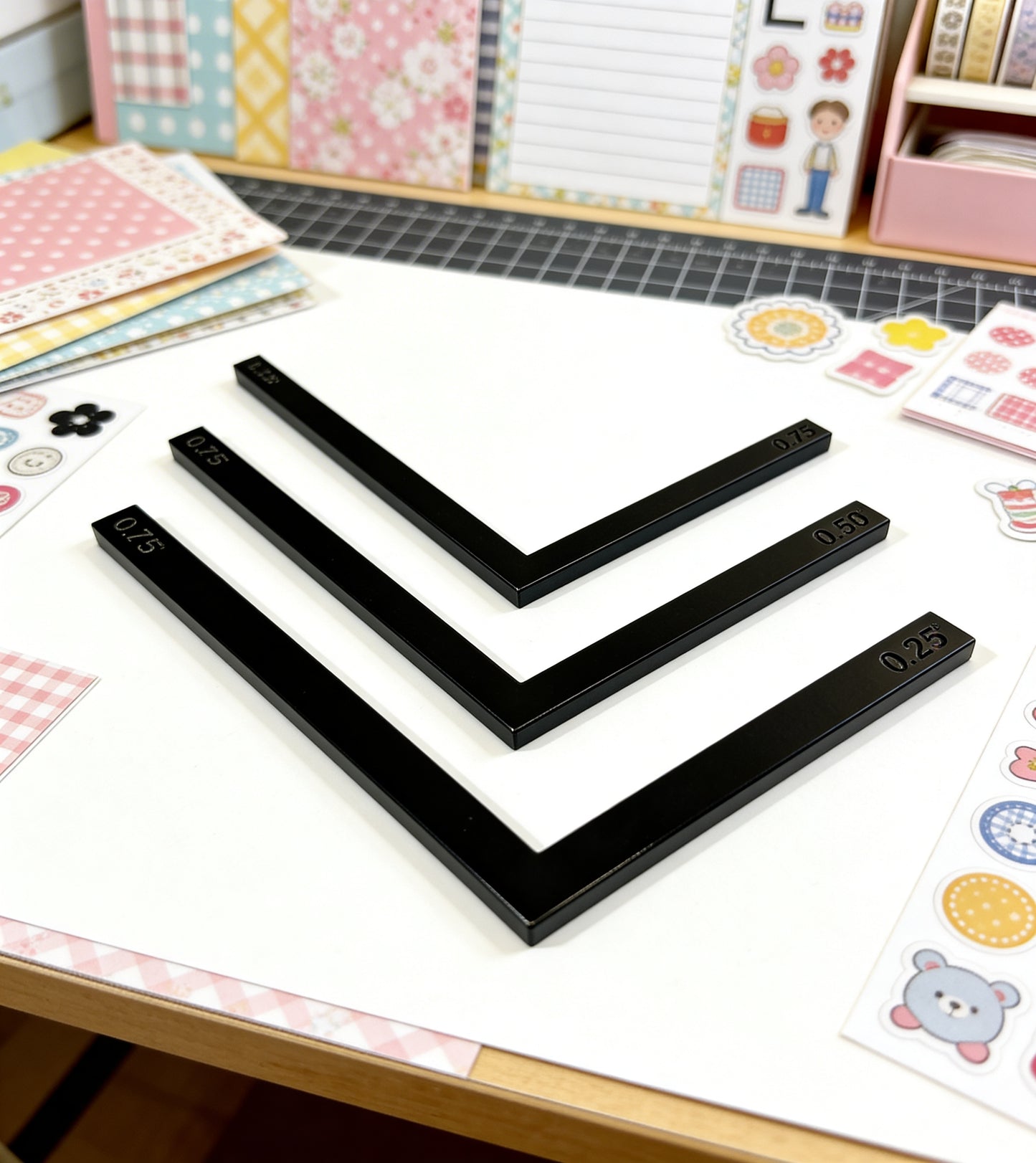 Paper Layering Guide for Scrapbooking – Precision Photo Matting & Alignment Tool